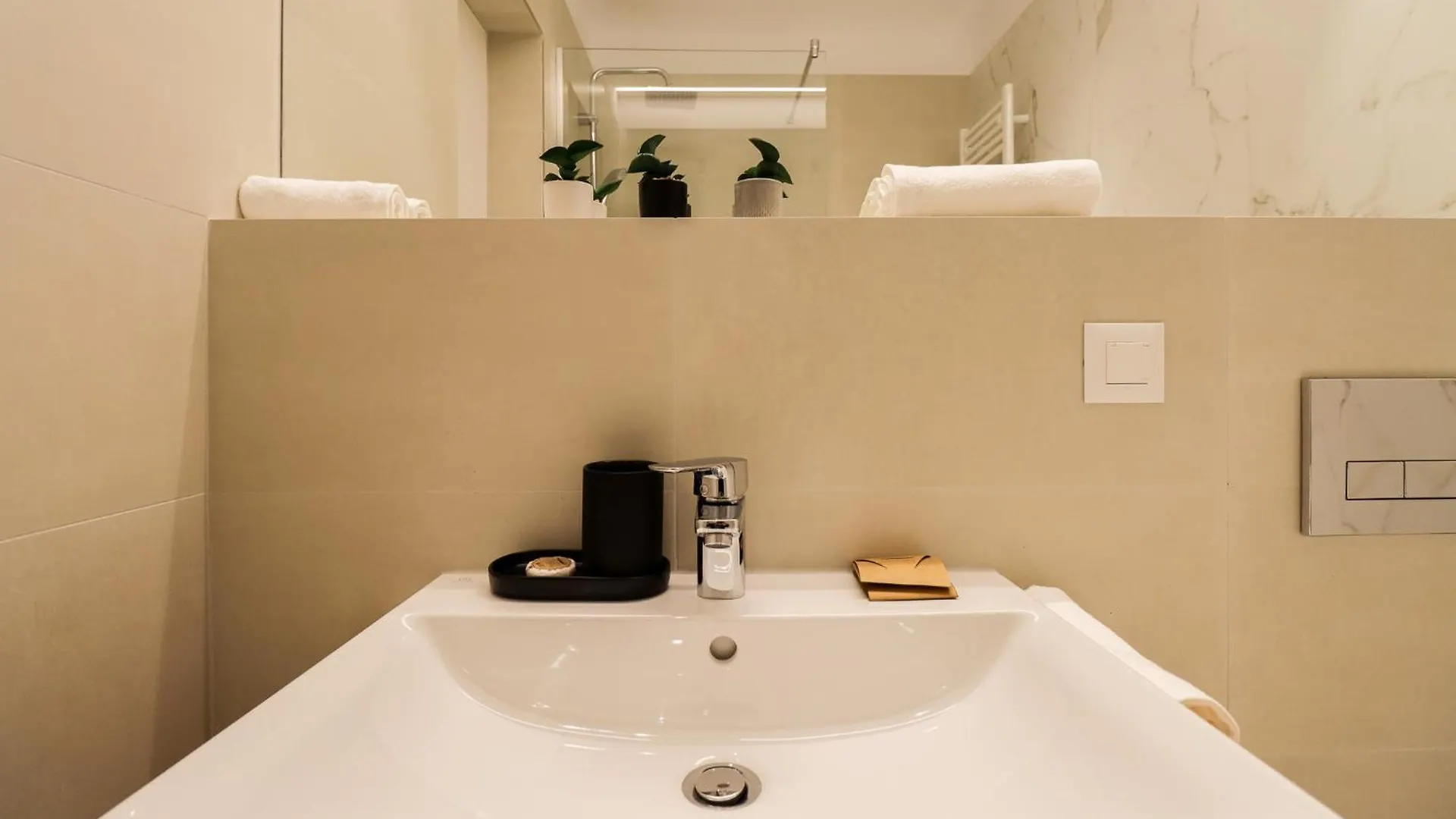 Como Business Inn Bucureşti 0*,