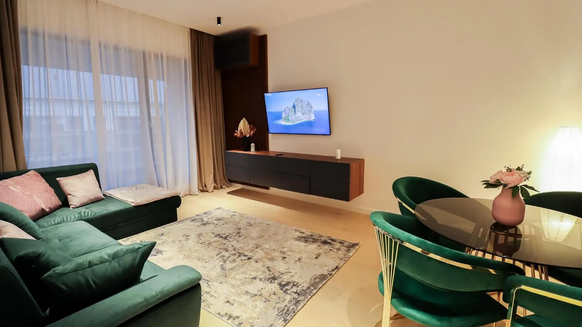Como Business Inn Bucharest 0*,  Romania