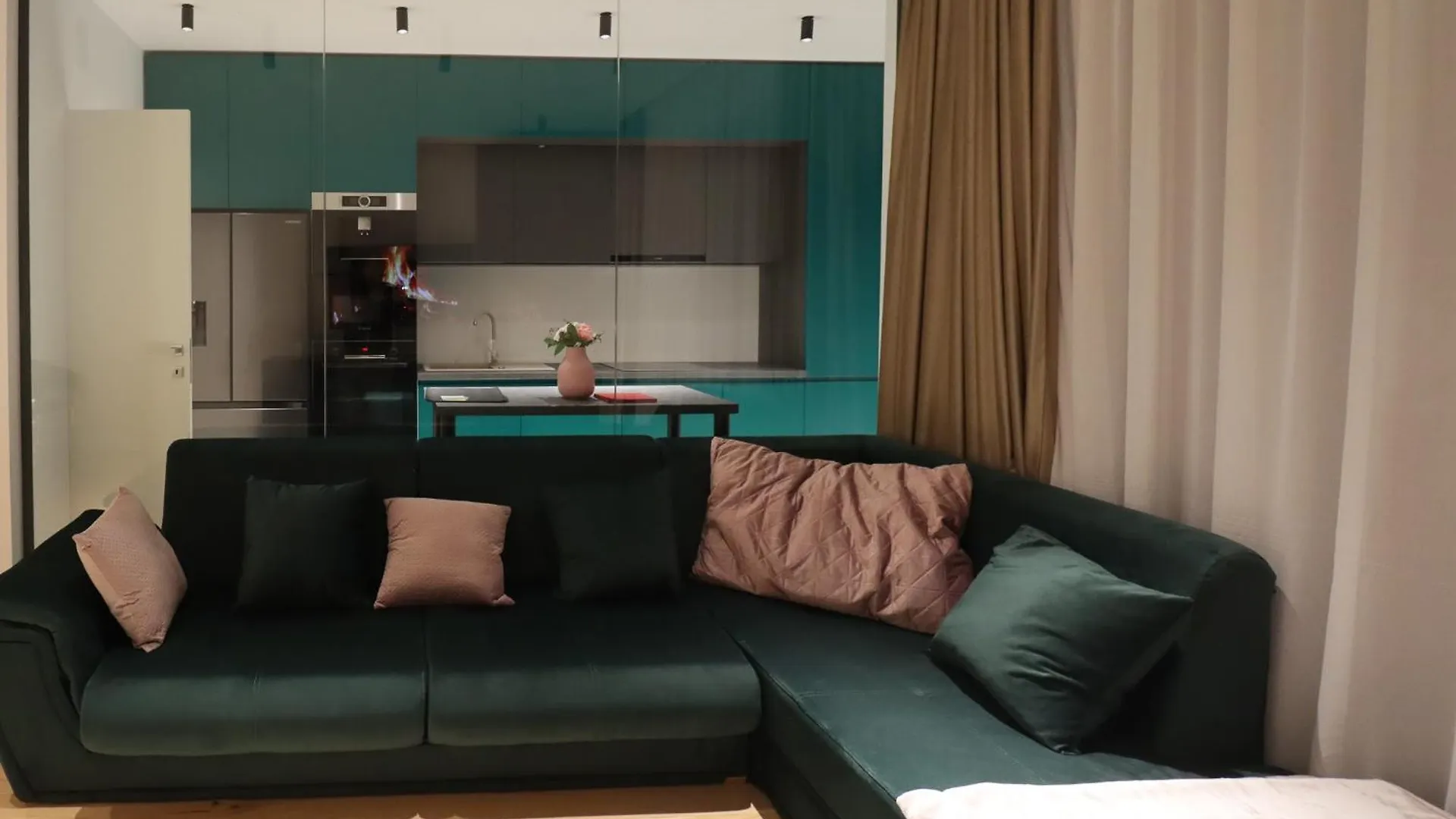 Como Business Inn Bucharest 0*,  Romania